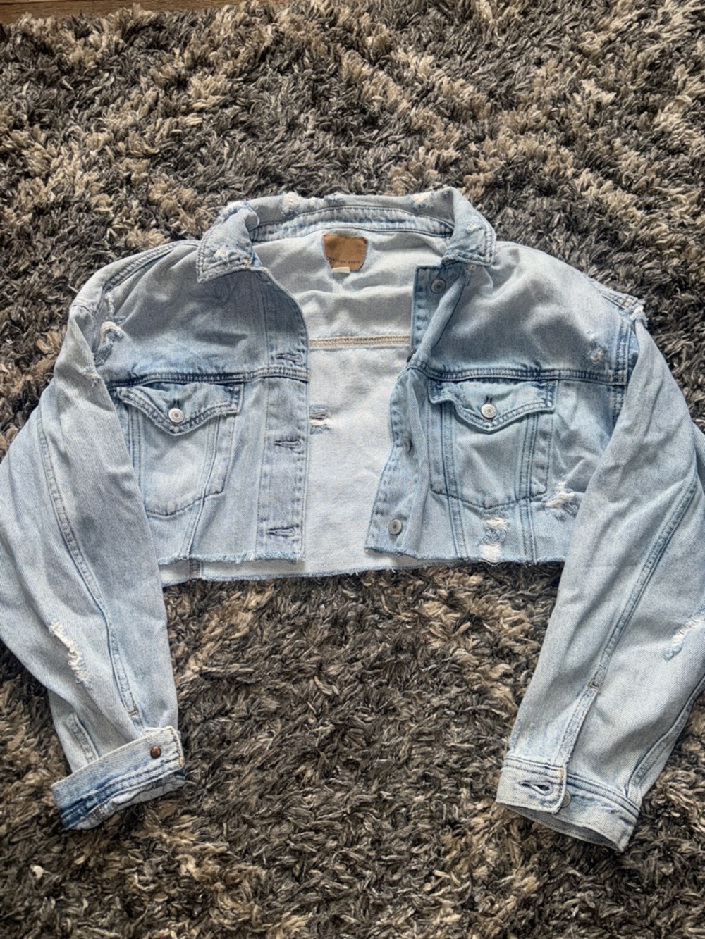 AE Cropped Light Wash Denim Jacket